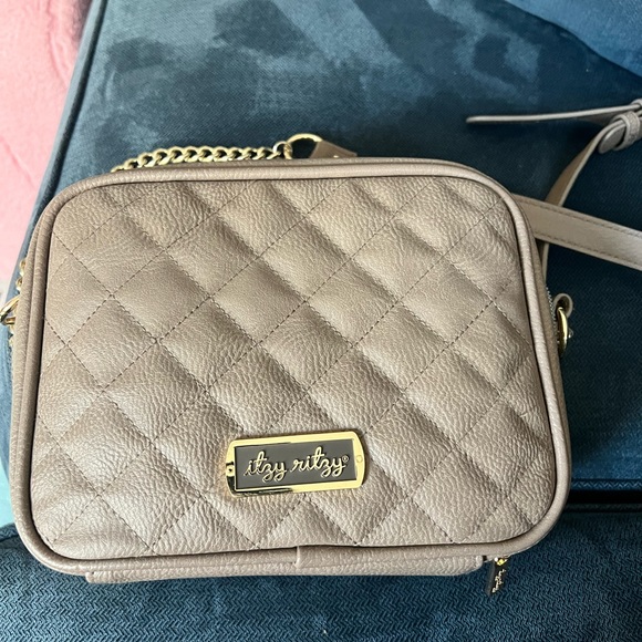 Itzy ritzy double take crossbody diaper bag - Picture 7 of 9